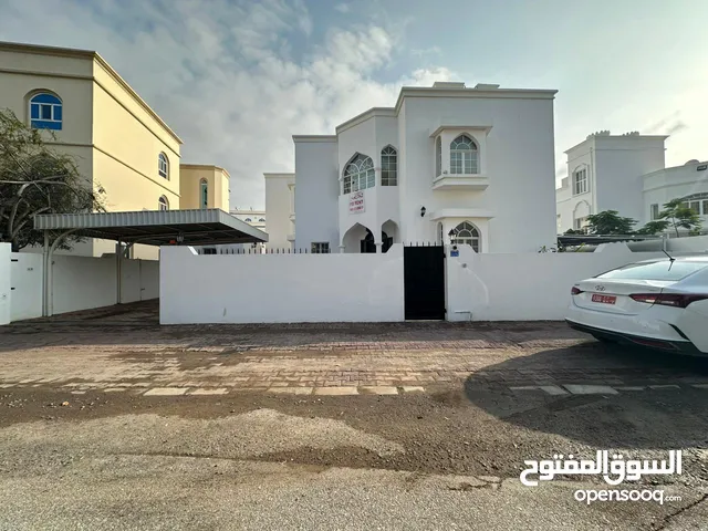 450 m2 5 Bedrooms Villa for Rent in Muscat Ghubrah