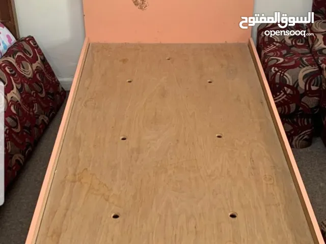 تخت ومكتب أطفال مستعمل للبيع