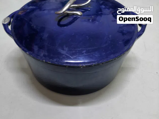 إليك الإعلان بعد إضافة اسم الشركة المصنعة (Lodge) إلى التفاصيل: **للبيع: قدر حديد زهر (Cast Iron) من