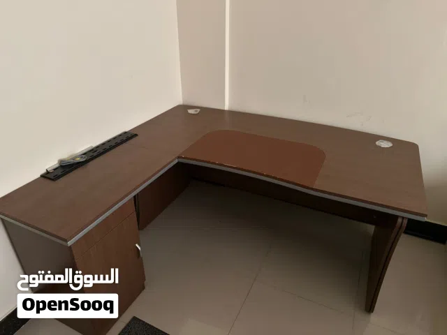 طاولة مكتبية للبيع