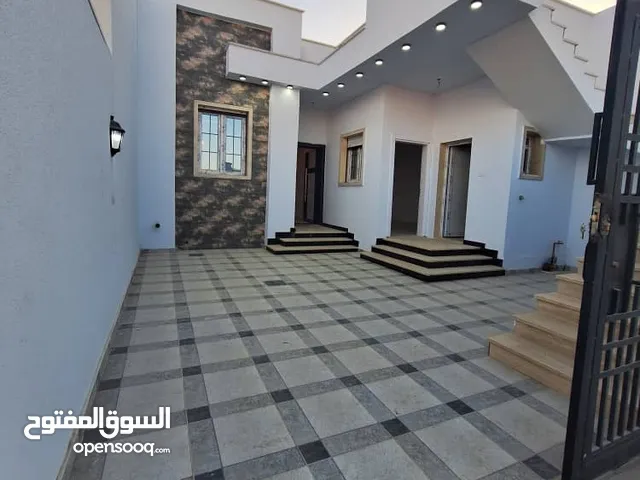 160m2 3 Bedrooms Townhouse for Sale in Tripoli Ain Zara