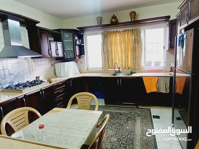شقة للبيع مع العفش
