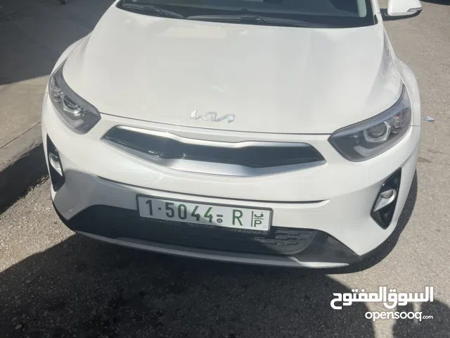 كيا ستونك 2024. سعررررررر حرررررررق حررررق حررررق ترخيص 2023 ماشيه 30 ألف كيلو فقطط. فل الفل اضافات
