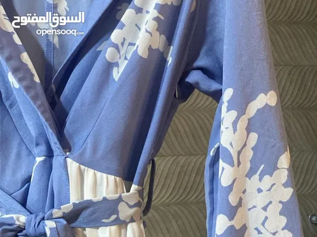 بسعر 10 دنانير