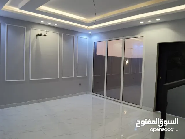 215 m2 5 Bedrooms Apartments for Rent in Al Madinah Alaaziziyah