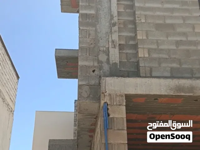 هيكل 3 طوابق مفصولات للبيع في سوق الجمعة طريق سور معيتيقة .