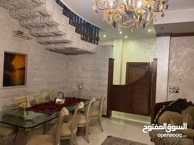 REF:12198 - فيلا مستقلة فاخرة للبيع في منطقة الظهير