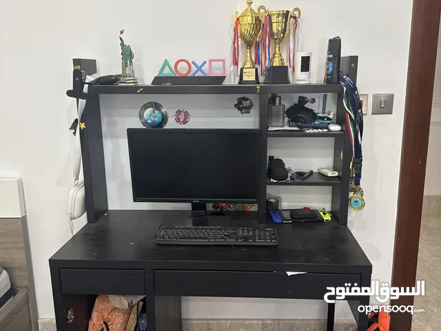 2 desks for sale very used