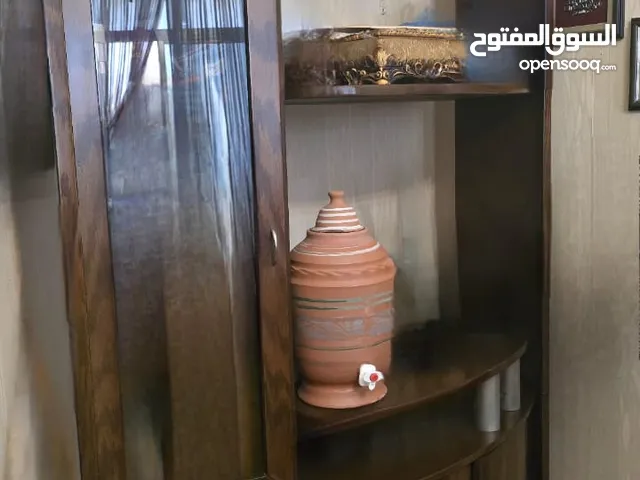 خزانة مستعمل