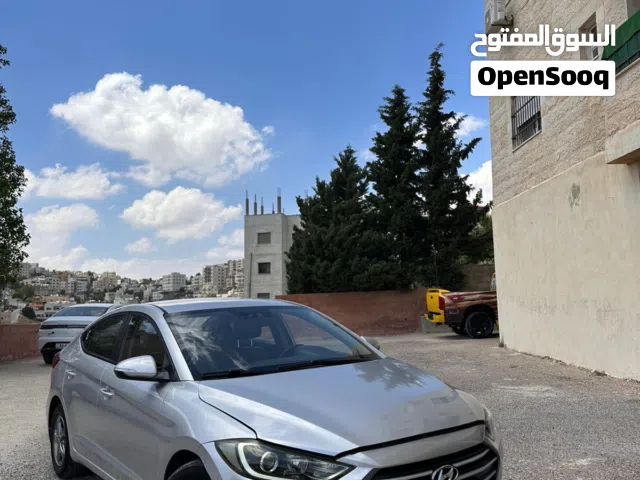 2017 هيونداي افانتي Limited