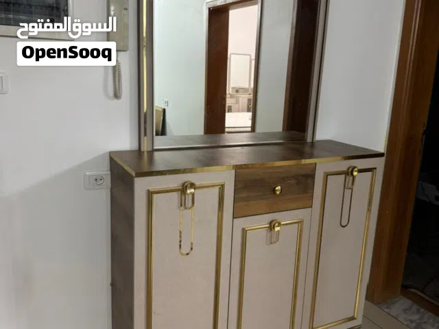طاقم تركي طاولة تلفزيون قطعتين ومعاها مدخل نظاااف جداً