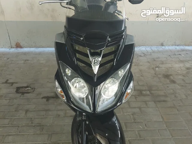 للبيع سكوتر 700 وقابل