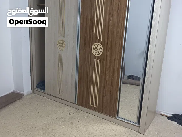 غرفه نوم خشب لاتيه وا قوي بس في شخوط خفيفه في الجوارير