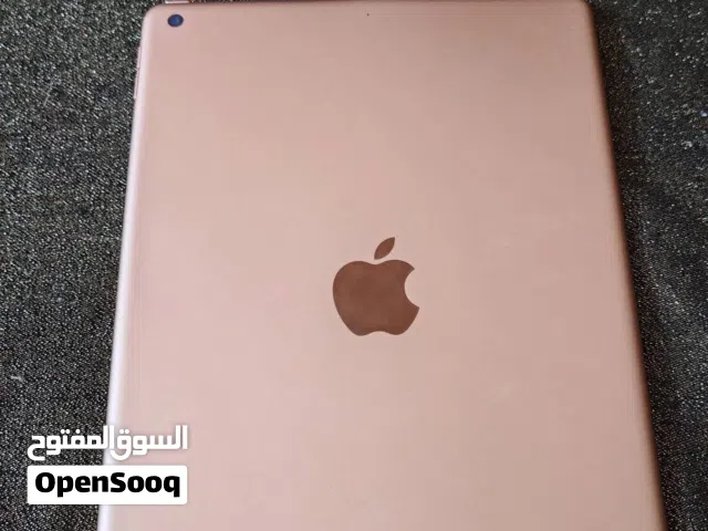 iPad 8بحالة جيدة جهاز نضيف استخدام   الجهاز ما دخل محل صيانة نهائيالخفيف جدا