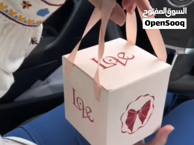 العرض يشمل: (طقم البندورا + بوكس الورده + كيس هدايا)  عدن فقط 100ريال سعودي