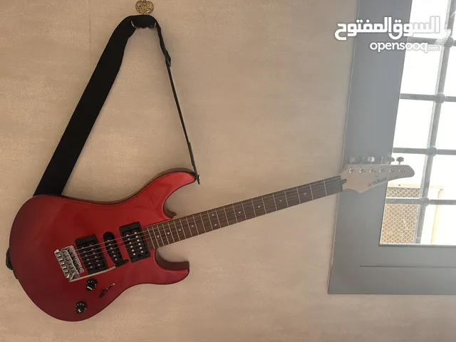 قيتار كهربائي ياماها مع مضخم صوت وجميع المستلزمات من شنطة واسلاك واوتار و تونر