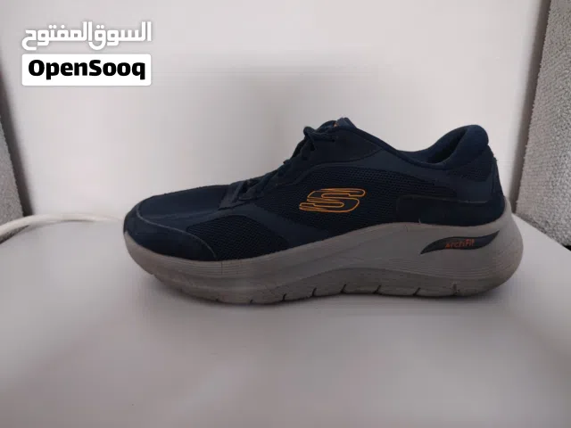حذاء سكتشرز اصلي داعم تقوس القدم بلون جميل الكحلي مع البرتقالي و هذا الحذاء اشتريته بسعر 120 دينار
