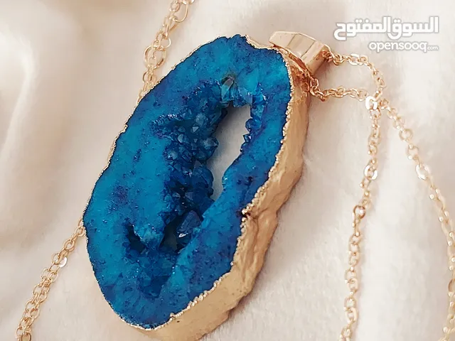 قلاده نادرة للبيع المستعجل