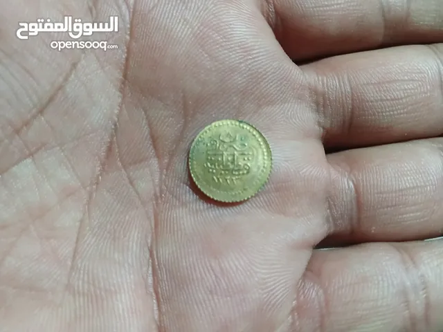 مجموعه من العملات القديمه العربيه والاجنبية بحالة جيده A collection of old Arab and foreign coins