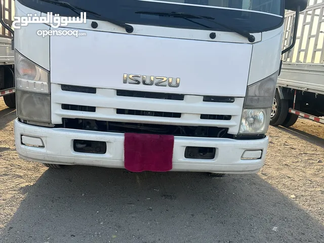 Box Isuzu 2010 in Hawally