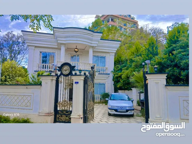 مترجم ومرشد سیاحی ومستشار طبی وحجز طیران قطار سیاره .باص فی ایران مترجم سیاحی