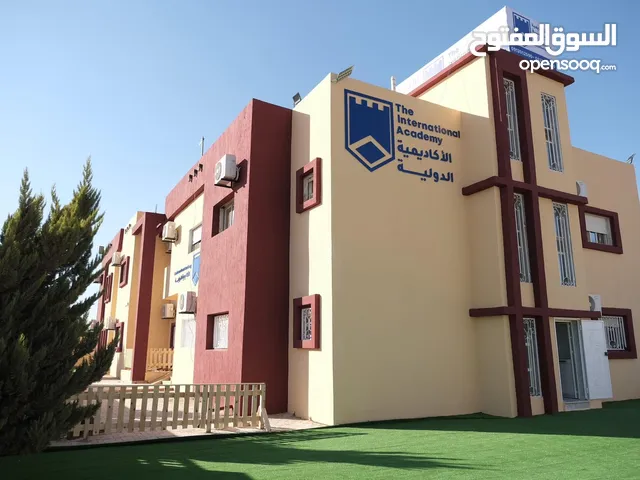 مبنى خدمي طابقين للايجار على ارض 1600م و مسقوف 700م في شارع المركبات الهواري