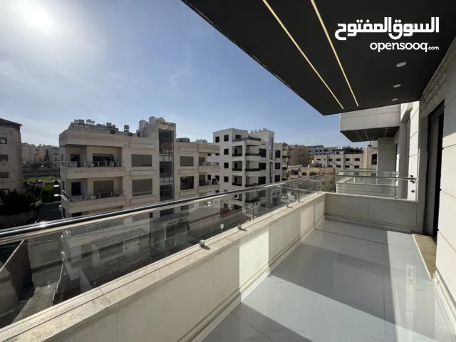 شقة للبيع مميز جداً ثالث مع روف بالقرب من كازية المناصير الظهير ومدارس العقيق من المالك مباشرة