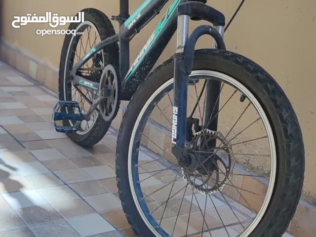 بيعه سريع سيكل حجم وسط مافيه ولا مشكله بس التيوب الخلفي و القام التيوب الي داخل التاير