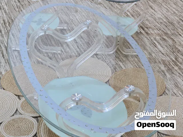 سيت طبلات يحتوي على طاوله كبيرة واحده واربع طاولات صغيرة