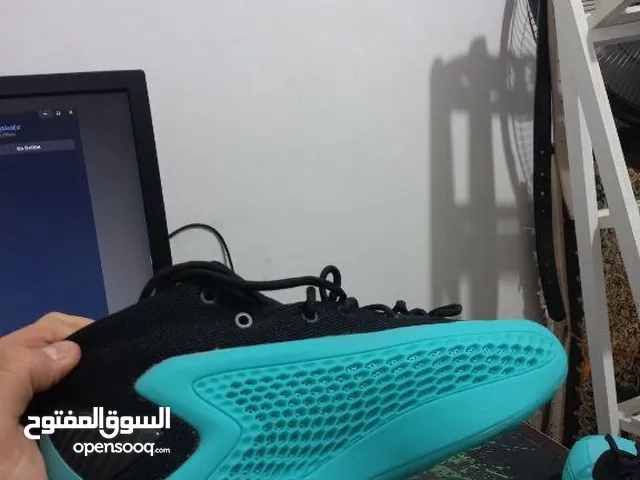 أحذية رياضية وخاصة