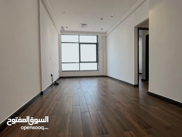 شقة إطلالة بحرية نصف مفروشة مع شهر مجاني للإيجار في شرق