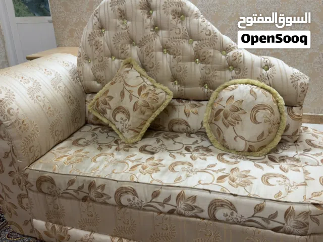 كرسي صغير لشخصين او ثلاث اشخاص