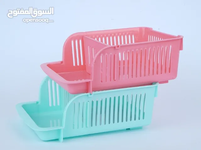 خزنه بيشيل الادوات مثل الميك اب وريموت التلفزيون وريموت التكييف او ادوات اخرى