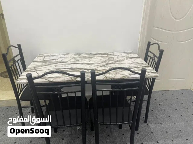 طاولة طعام