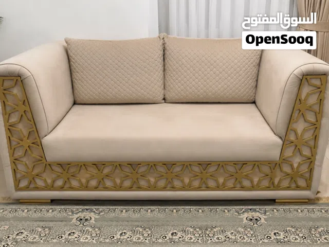 صوفا شبه جديدة للبيع