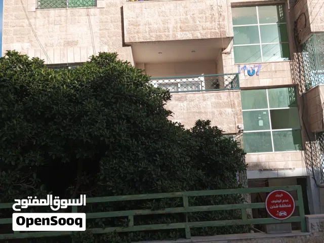 شقه طابق ثالث في الزرقاء الجديده ع شارع 26 قرب العقرباوي مول