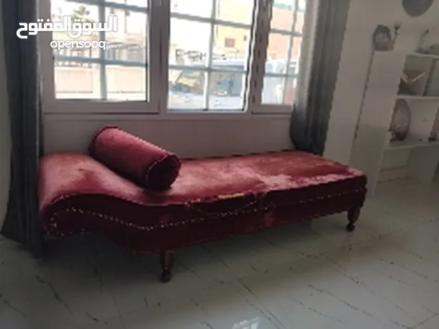 single sofa (couch)