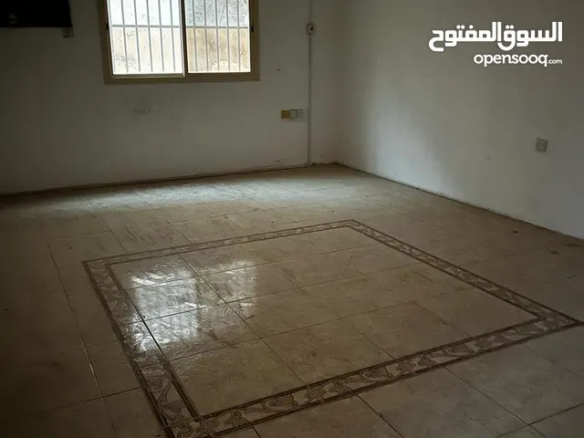 300 m2 3 Bedrooms Apartments for Rent in Northern Governorate Maqsha