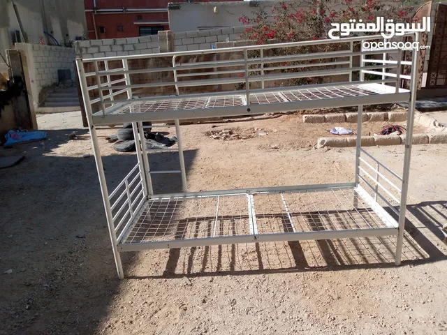 تخت حديد طابقين بحاله ممتازه