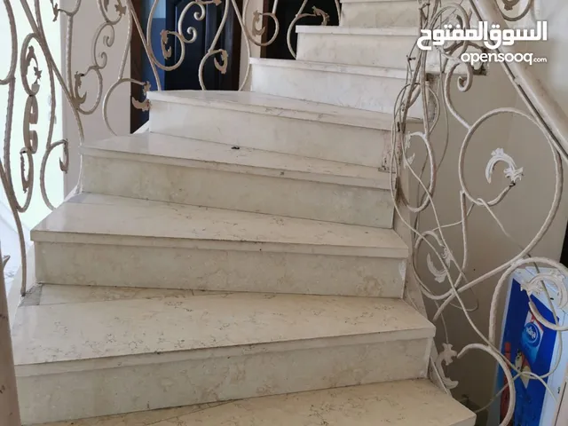 شقه دوبلكس 300 م بالتجمع الخامس للأيجار الجديد موقع مميز سوبر لوكس