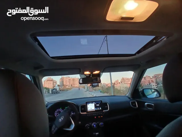 هونداي فينيو فل كامل اضافات مع فتحة سقف سيارة  دهان شركة وعداد أصلي 45000كم للبيع بسعر حرق ع الكاش