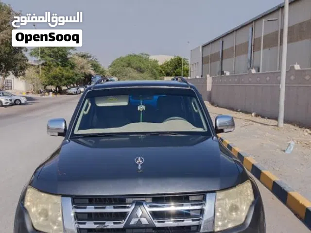 2014 ميتسوبيشي باجيرو Standard