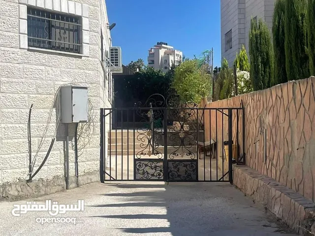 شقة مستقلة مع ساحة خارجية للايجار بأول سردا
