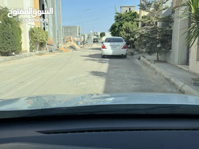 منزل ارضي خمسة ديار للإيجار تلاتة حمامات جنان كبير