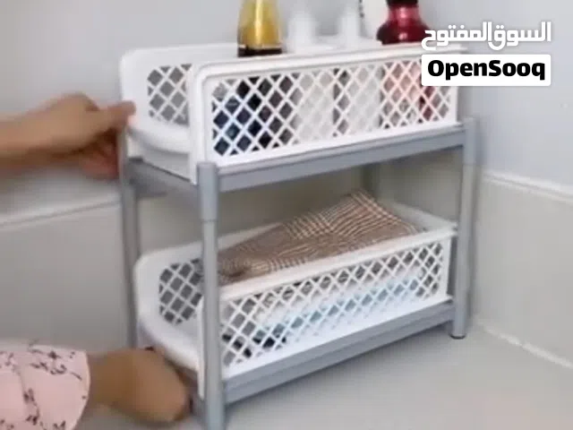 رف تخزين بلاستيكي مزدوج بطبقتين مع أعمدة معدنية
