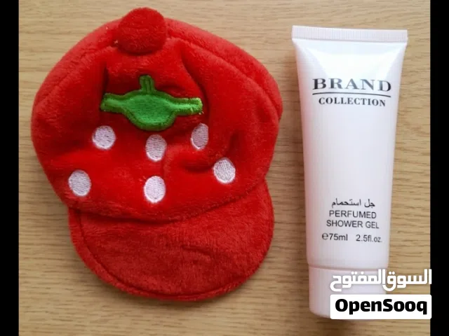 جل استحمام معطر 75 مل + جزدان فراولة مخملي مميز (بكج كامل)