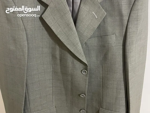 طقم بدلة شبه جديد