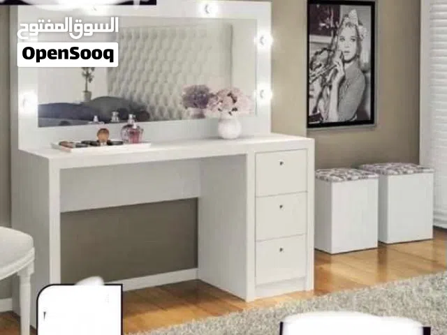 تسريحة عملية حجمها مناسب  ارتفاع بدون مراي 90*عرض 120*عمق 40 مراي ارتفاع 80 للبيع