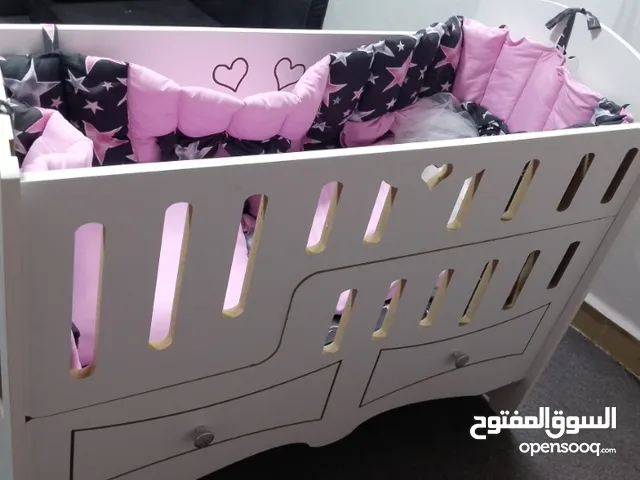 تخت بيبي تفصيل شبه جديد لم يستخدم
