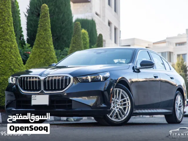 BMW 530i 2024 Mild hybrid السيارة مميزة جدا و قطعت مسافة 35,000 مايل